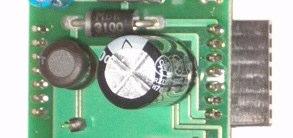 Alle spalle del morsetto d uscita, è presente un pin strip a 3 poli che viene utilizzato come selettore.