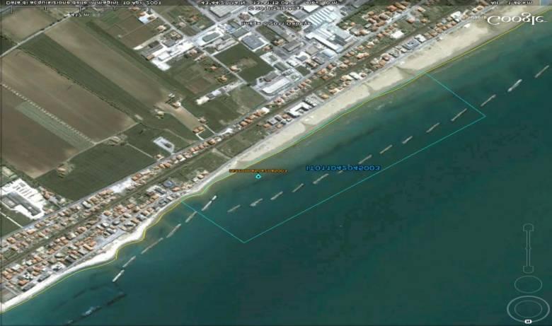 30 settembre Frequenza di monitoraggio mensile Stagione balneare 1 maggio - 30 settembre ZZ Spiaggia con sabbia fine di origine quarzosa feldspatica e calcareo selcifera con pendenza media del 3% sia