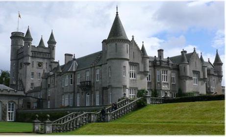 Castello di Balmoral Il castello di Balmoral è situato nella zona dell'aberdeenshire, in Scozia.