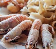 .. 14,00 Fish skewers (squid, cuttlefish, shrimp, swordfish) Pesce di allevamento... 16,00 Farmed fish (baked, with salt, steamed, grilled, etc) Pesce di mare pescato (l etto).