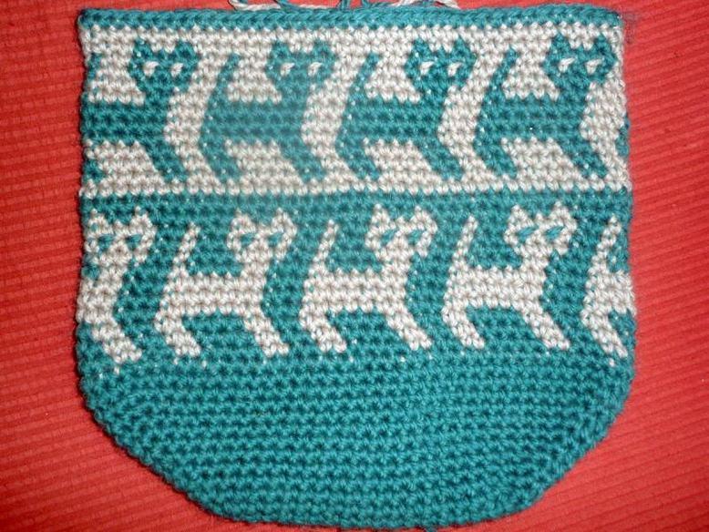 Tapestry Crochet: crea con l'uncinetto borse, portacellulare e portatablet con i tuoi disegni a due colori preferiti!