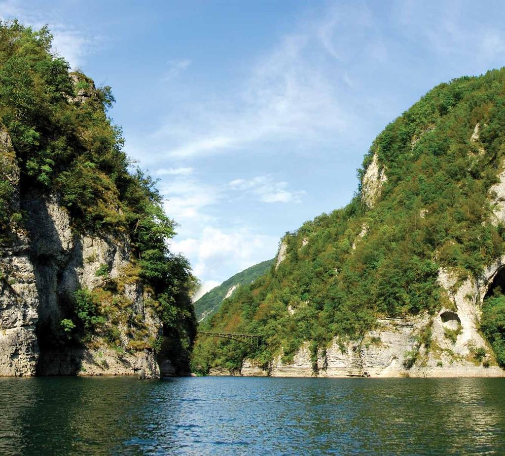 Pag. 3 MONTAGNE UNICHE AL MONDO Dal 26 giugno 2009 le Dolomiti sono Patrimonio Naturale Mondiale dell Umanità UNESCO grazie alla loro bellezza e unicità paesaggistica e all importanza scientifica a