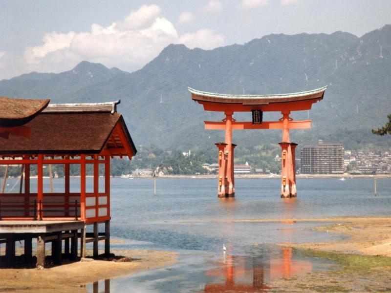 14 giorno Hiroshima Pernottamento. Possibilità di escursioni libere a Okayama, Kurashiki, Miyajima.