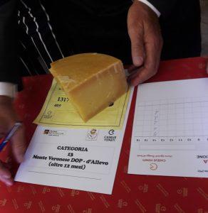 Morlacco del Grappa PAT. Formaggio di latte vaccino antico e tradizionale prodotto sull altopiano del Grappa sin dai tempi della Repubblica di Venezia.