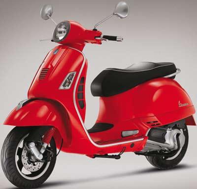 GTS 300 ie Super GTS 125 ie Super LA VESPA DAL DNA SPORTIVO Lo stile Vespa per la prima