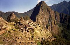 Questo sito copre un area di 6 km2 e si pensa potesse essere un centro polifunzionale al pari di Machu Picchu. Pranzo libero.