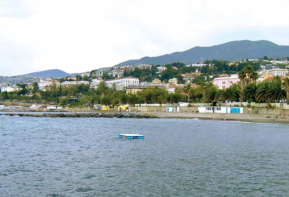 liguria sanremo Hotel eden*** L ambiente accogliente con ogni confort moderno, situato a 200 m. dal mare, a 800 m. dal Casinò e 3 Km. dalla stazione ferroviaria.