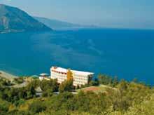 A disposizione degli ospiti sono hall, sala ristorante climatizzata con vista sul mare, sala TV e sala soggiorno, 2 bar, di cui uno in piscina.