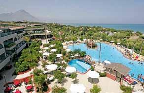 Il Fiesta Hotel Athenée Palace è situato direttamente sul mare in un oasi di verdi e lussureggianti giardini, accanto al Fiesta Hotel Garden Beach.
