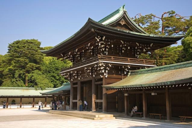 Il Santuario di Meijijingu è il luogo di culto scintoista dedicato all Imperatore Meiji e ai suoi discenden-ti. È un esempio particolarmente interessante di architettura scintoista.
