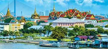 Tra i suoi innumerevoli templi, percorrendo in barca i klongs del fiume Chao Phraya, nei suoi coloratissimi mercati ci si