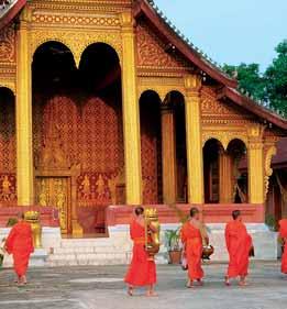 Seconda colazione in corso di visite. Nel pomeriggio rientro a Keng Tung, visita del tempio Maha Myat Muni e del monastero Shan.