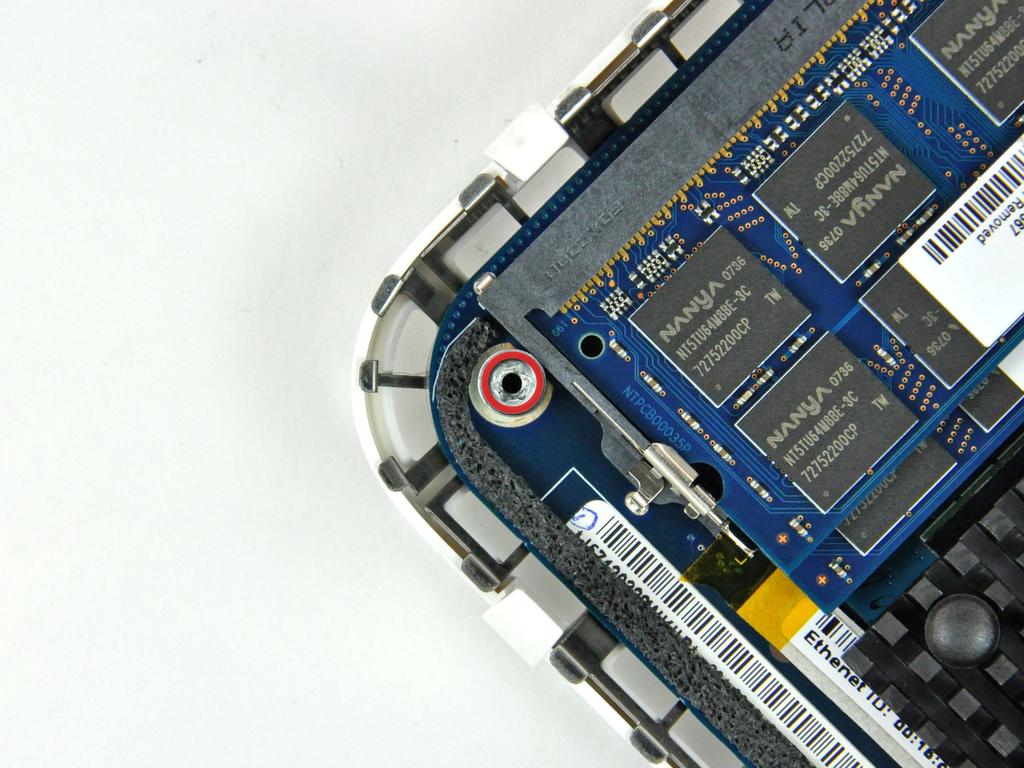 Mac mini modello A1176 Core 2 Duo di ricambio Passo 17 Rimuovere la singola aletta T10 Torx fissare la scheda logica