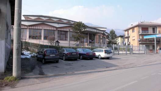 piani fuori terra con un cortile interno ed un