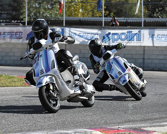 SCOOTER 70 EVO OPEN: TIRAFERRI CAMPIONE IN ANTICIPO In Gara-1 Penzo parte a fuoco inseguito come un ombra da Tiraferri.