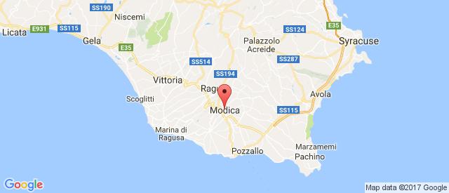 POSIZIONE DISTANZE Aeroporto Comiso 60 km Aeroporto Catania 130 km Aeroporto Palermo 350 km Aeroporto Trapani 430 km Stazione Fs (Pozzallo) 5 km Fermata autobus -- Stazione Taxi -- Ospedale (Modica)
