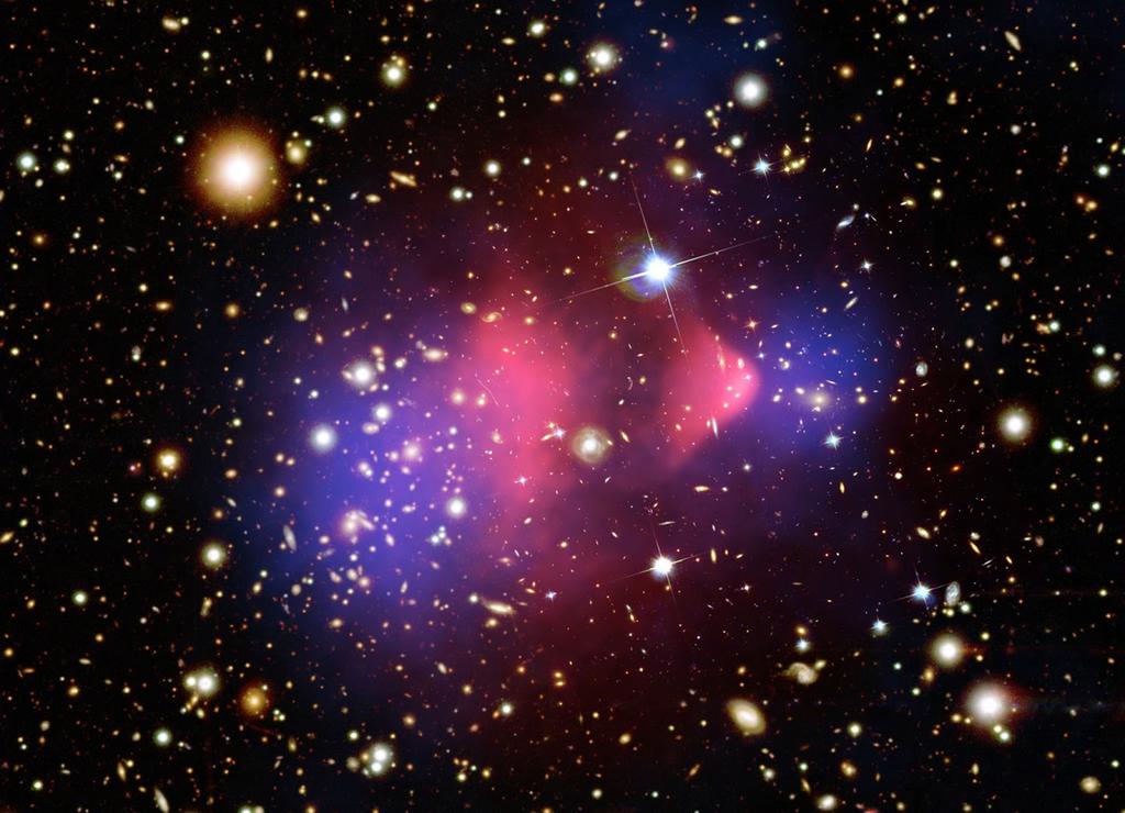 1.2. LENTI GRAVITAZIONALI E BULLET CLUSTER 10 1.2. Lenti Gravitazionali e Bullet Cluster Un altra evidenza sperimentale importante dell esistenza della materia oscura si ottiene dall osservazione di merger di galassie o ammassi di galassie.