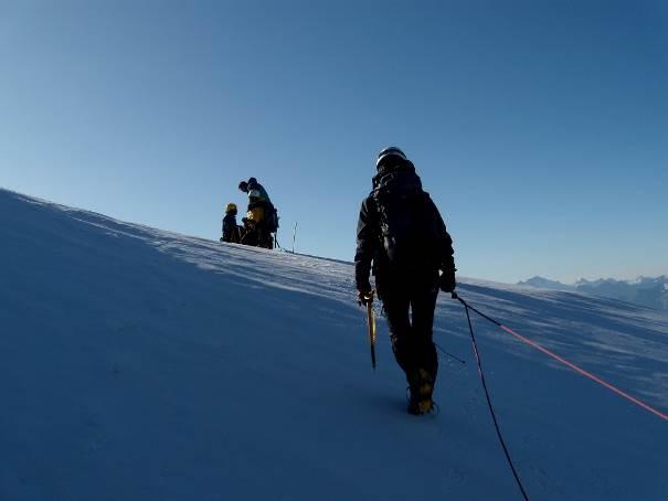 IL TUO VIAGGIO ALPINISMO: STAGE MONTE BIANCO ITALIA - FRANCIA La salita al Monte Bianco è una grande classica dell alpinismo che richiede un ottimo allenamento e buona confidenza con le tecniche di