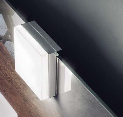 Tipo di applicazione: specchiere da bagno Installazione: su bordo specchiera Caratteristiche PULSE è un applique in lega metallica ideale per l illuminazione di specchiere da bagno.