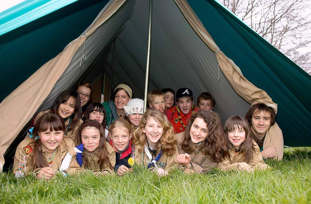 Branca Esploratori ( 11-15 anni ) Chi sono gli esplo? Gli esplo sono scout tra gli 11 e i 15 anni. Assieme affrontano tutte le avventure, anche le più folli. Non sanno di certo cosa sia la noia!