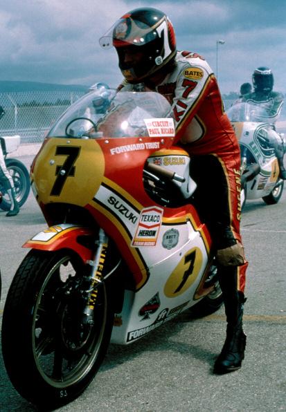 Barry Sheen, l ultimo Campione del mondo britannico, sol pilota motociclistico ad aver raggiunto uno statuto ed una fama da rock-star, fu l idolo spumeggiante degli anni settanta.