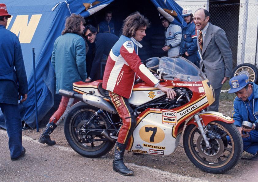 BARRY SHEENE E LA MICHELIN Pierre Dupasquier, boss della competizione alla Michelin sino al 2005, si ricorda del ruolo determinante avuto da Barry Sheene nell evoluzione degli pneumatici da corsa: «A