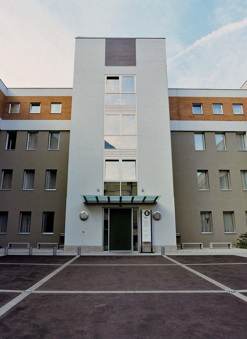 Istituto Oncologico della Svizzera Italiana L Istituto Oncologico della Svizzera Italiana (IOSI), con sede principale presso il San Giovanni a Bellinzona, raggruppa in un unica struttura