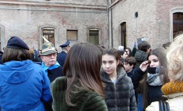 Per ricordare questi tragici eventi, nel 2013, gli studenti del liceo artistico Dosso Dossi hanno ideato e realizzato un cippo sul quale è incisa una frase di Primo