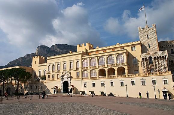 Azur. Dall elegante Monte Carlo con il Palazzo dei Grimaldi al capoluogo Nizza, città vivace a cavallo fra