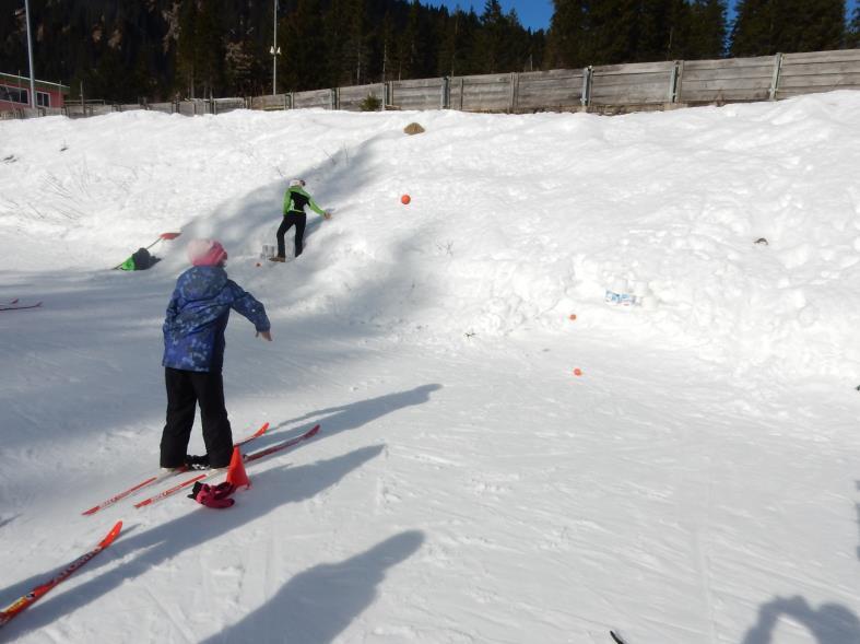 C era un bersaglio disegnato con delle corde nella neve, come