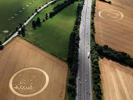 Una tecnica già usata, sempre dai creatori (non umani) dei crop circles, nel 2001 con il volto che precedette la comparsa di