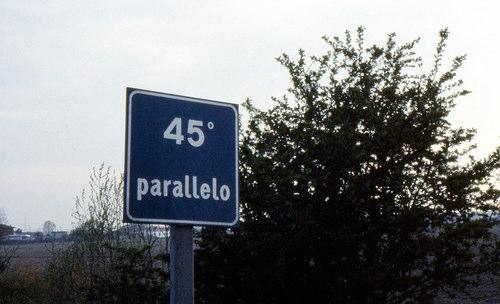 Siamo a Taglio di Po nel Delta del Po Papozze e il 45 parallelo Nord Non tutti sanno che il comune di Papozze è attraversato dal 45 parallelo nord; lo si intercetta transitando lungo la