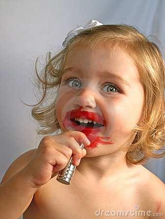 ingestione di parte del rossetto durante l applicazione e comunque dell abitudine di portare alla bocca (succhiare e mordicchiare) i