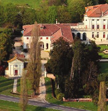 Il corpo centrale di Ca' Marcello è in stile palladiano, come mostra la