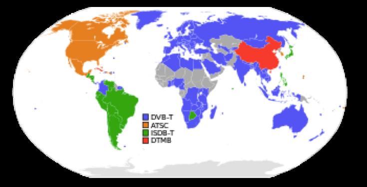 Accessori: Istruzioni (in inglese), antenna GPS, antenna DVB-T opzione, cavo AV, cavo USB, cavo ISO Fakra, Con software di navigazione OFFERTI (CANADA USA Europa).