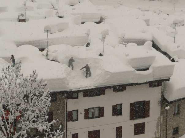 In sintesi: un inverno da ricordare L inverno 2008/09 è stato uno dei più nevosi degli ultimi 40 anni; Gli eventi valanghivi hanno interessato l intero arco alpino piemontese con effetti spesso