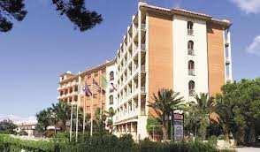 501 Hotel **** telefono 0963 43951 Distante dal PalaValentia 1 Km Viale Bucciarelli snc 89900 Vibo Valentia (VV). www.501hotel.