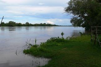LE SISTEMAZIONI 2 notti in piacevoli chalet pochi chilometri fuori Lilongwe, le restanti notti in ampio campeggio sulle rive del fiume L Luangwa attrezzato con docce e servizi; è stato scelto per la