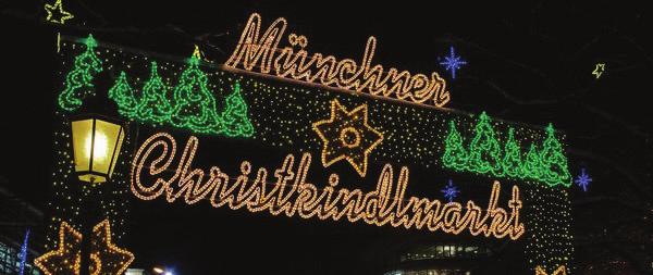 Tempo libero a disposizione del gruppo per la visita dei mercatini natalizi allestiti davanti al porto, con il faro e il Leone di Baviera.