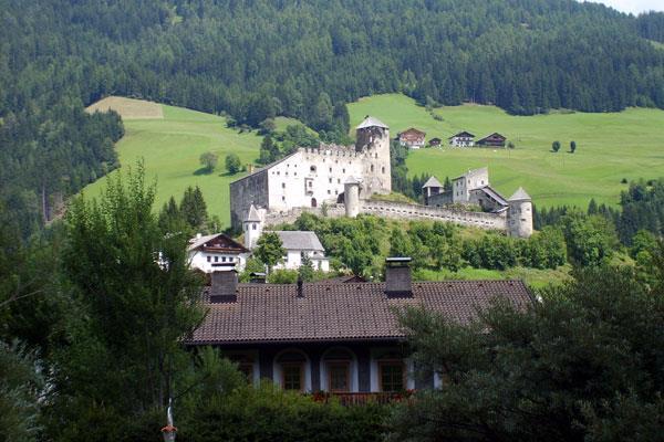 media di 2.000 ore d illuminazione solare l anno è il comprensorio turistico più soleggiato d Austria.