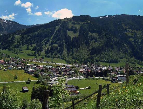 Assaporare i sapori dolci della Loacker, nuotare in laghi naturali, pedalare nel verde. Sui pedali attraversiamo parte della parte centrale dell'austria.