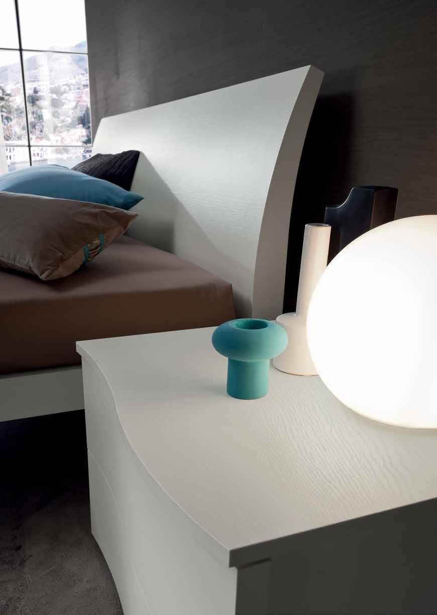 vela Vela: forme definite, apparentemente semplici: un letto dal gusto deciso, che caratterizza un ambiente.