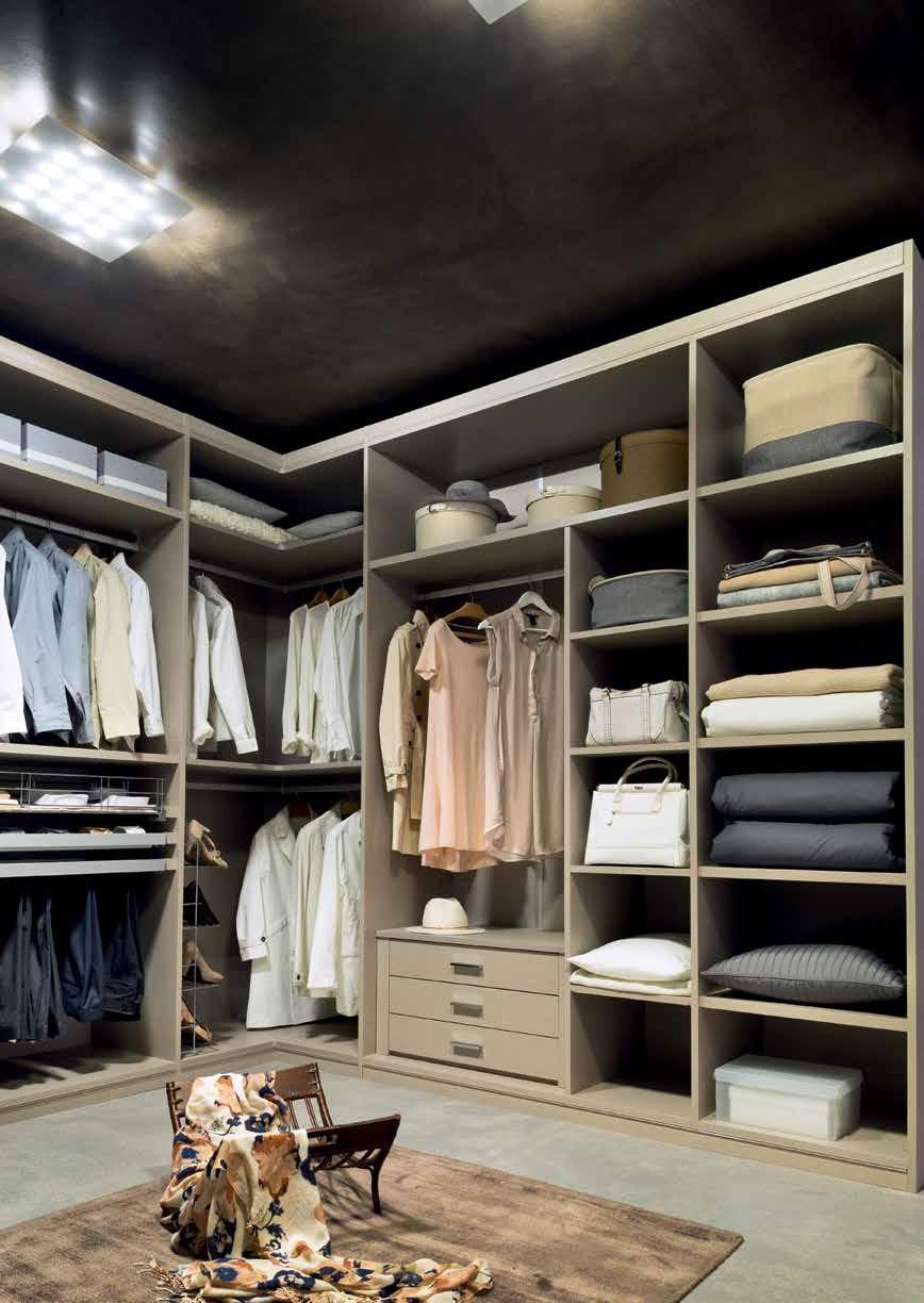 cabina armadio walk-in closet Cabina armadio: componibilità e funzionalità, il binomio perfetto per avere sempre tutto a portata di mano.