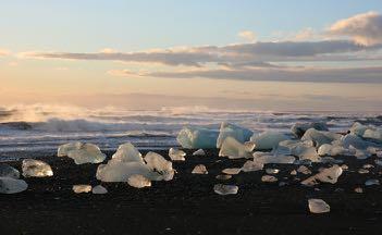 Perciò fidatevi, vi lascerà senza fiato. ghiacciai: ovviamente uno degli elementi chiave dell Islanda è il ghiaccio, che qui prende un infinità di declinazioni e di colori diversi.