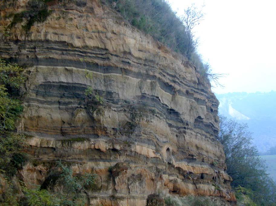 Foto 2. Base della facies scoriacea dell Ignimbrite di Orvieto-Bagnoregio.