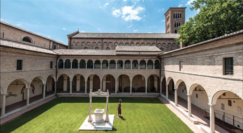4- chiostri francescani L ex edificio conventuale, costruito a partire dal XII secolo, si caratterizza per la presenza di due chiostri contigui il Chiostro Dante o della cisterna e il Chiostro della