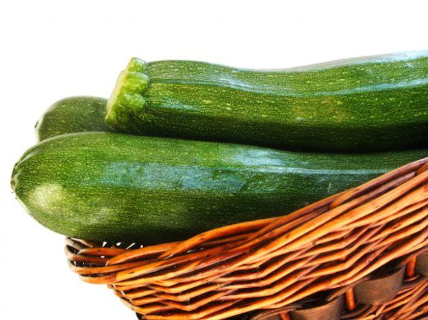 Le zucchine hanno un azione diuretica, lassativa e antinfiammatoria e sono ottime per contrastare le infiammazioni delle vie urinarie e i problemi intestinali, come la diarrea e la