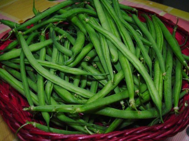 I fagiolini sono molto nutrienti, perché abbondano di vitamine A, B, C ed E e di molti sali minerali, come potassio, ferro e calcio.