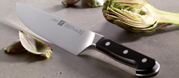 Manutenzione Manutenzione, sicurezza, affilatura Quando i coltelli sono di buona qualità sono un investimento. Se trattati con cura, i vostri coltelli di alta qualità ZWILLING J.A.