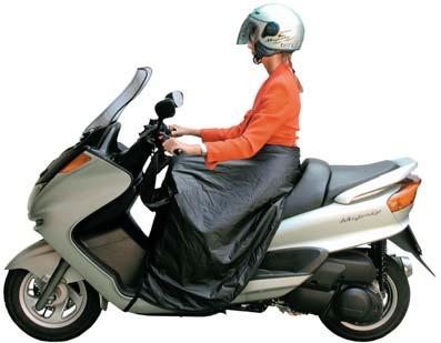 Taglie: Unica per maxi scooter Coprimoto realizzato in tessuto PVC accoppiato con tessuto TNT, antielio ed antigelo, termosaldato, impermeabile 100% Art. 801 Coprimoto Scooter Art.